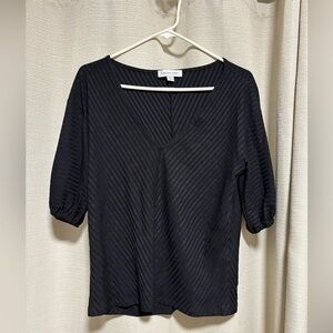 Amour vert black Vneck shirt